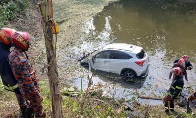 ভাঙ্গায় ট্রেনের ধাক্কায় প্রাইভেটকার খাদে