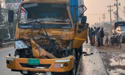 ঘোড়াঘাটে দাঁড়িয়ে থাকা ট্রাকের সঙ্গে সংঘর্ষে চালকের সহকারী নিহত