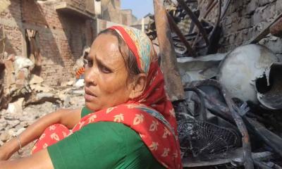 কড়াইলের আগুনে নিঃস্ব হাজারও পরিবার