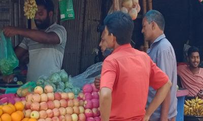 মে দিবস আসে আর যায় বাড়ে না মজুরি