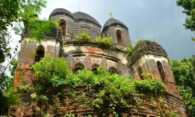 ভগ্নদশায় কলারোয়ার ঐতিহাসিক মঠবাড়ি মন্দির