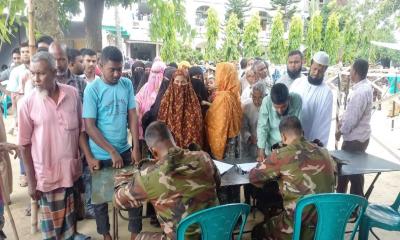 রাণীনগরে সেনাবাহিনীর ফ্রি চিকিৎসা ক্যাম্প অনুষ্ঠিত