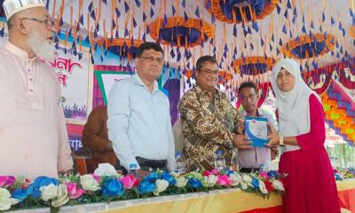 রূপসদী বৃন্দাবন উচ্চ বিদ্যালয়ের কৃতি শিক্ষার্থীদের সংবর্ধনা