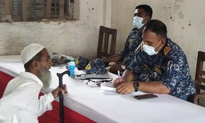 পাথরঘাটায় নৌবাহিনীর বিনামূল্যে চিকিৎসা প্রদান ও ঔষধ বিতরণ‎