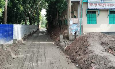 লোহাগড়ায় রাস্তার কাজে চরম অনিয়ম