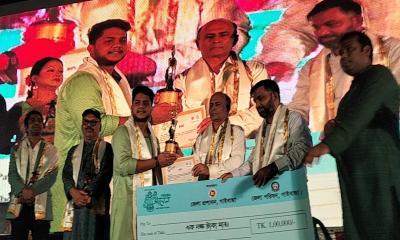 গাইবান্ধার গায়েন সেরা কন্ঠের চ্যাম্পিয়ন স্বজন খন্দকার