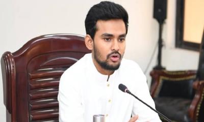 ভোররাতে হাঁসের মাংস খেতে নীলা মার্কেটে যান উপদেষ্টা আসিফ মাহমুদ