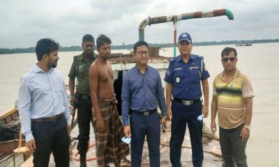 ইন্দুরকান্দিতে অবৈধ বালু উত্তোলনের দায়ে আটক ৭, জরিমানা ৩ লাখ