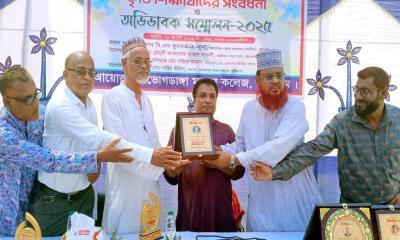 কুড়িগ্রামে ভোগডাঙ্গা মডেল কলেজে কৃতি শিক্ষার্থীদের সংবর্ধনা 