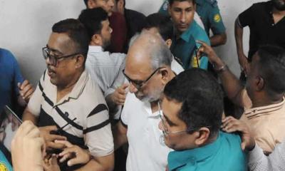 সাবেক মন্ত্রী লতিফ সিদ্দিকীকে ডিবি কার্যালয়ে নেওয়া হয়েছে