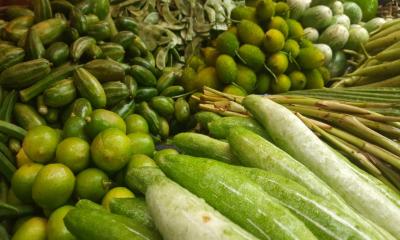 রাজধানীতে সবজির বাজার চড়া, কমেছে বিক্রিও