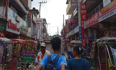 লালমনিরহাটে শারদীয় দুর্গাপূজার বাজার জমে উঠেছে