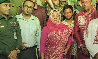 লোহাগড়ার পূজামণ্ডপ পরিদর্শন করলেন জেলা প্রশাসক শারমিন