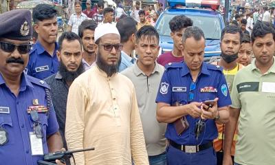 উচ্ছেদের পর ফুটপাতের পরিস্থিতি দেখতে মাঠে থানা প্রশাসন