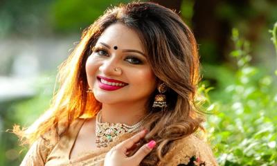 ক্ষুব্ধ-বিরক্ত আঁখি আলমগীর বললেন, ভণ্ডামি থেকে মুক্তি চাই