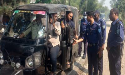 কাউনিয়ায় সতর্ক অবস্থানে পুলিশ! টহল জোরদার