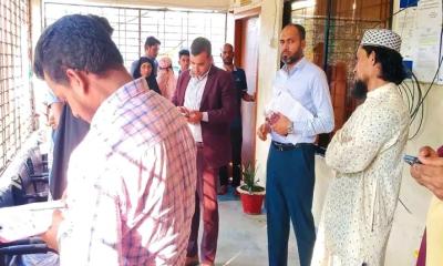 হোমনায় এনআইডি কার্ডের নামে অতিরিক্ত টাকা নেয়ার অভিযোগ