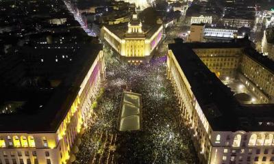 সরকারের পদত্যাগের দাবিতে বুলগেরিয়ায় হাজারো মানুষের বিক্ষোভ