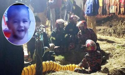 গভীর নলকূপের পাইপে পড়ে যাওয়া শিশু সাজিদকে উদ্ধার