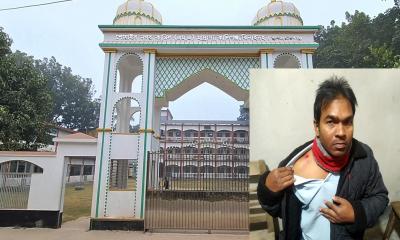 শিক্ষককে হাতুড়ি পেটা করলেন শিক্ষার্থীর বাবা