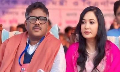 দুলুকে সমর্থন জানিয়ে প্রার্থিতা প্রত্যাহার করলেন স্ত্রী ছবি