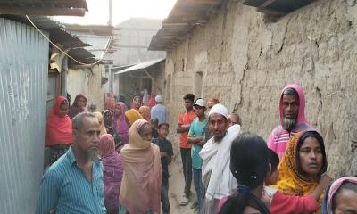 ঘরে গৃহবধূর ঝুলন্ত মরদেহ, স্বামী পলাতক