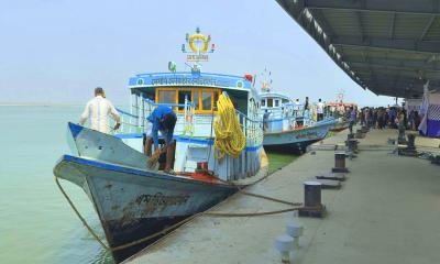 তেলবাহী জাহাজের সঙ্গে লঞ্চের সংঘর্ষ, আহত ১০
