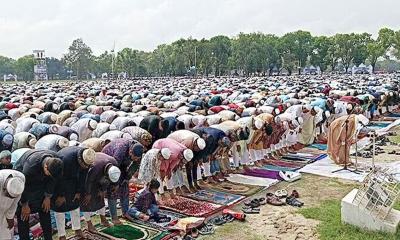 দিনাজপুর গৌর-এ-শহীদ ময়দানে লাখো মুসল্লির ঈদের নামাজ আদায়