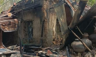 শাজাহানপুরে আত্মগোপনে থাকা স্বেচ্ছাসেবক লীগ নেতার বাড়িতে আগুন