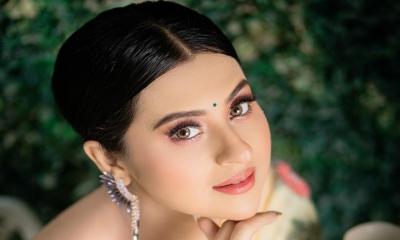 শাকিব খানের জন্মদিনে বুবলীর শুভেচ্ছা