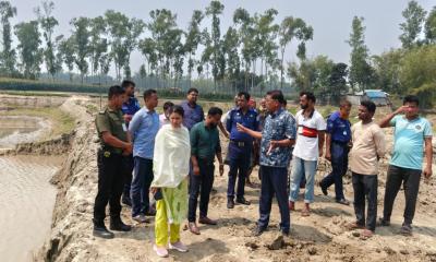 ফুলবাড়ীতে অবৈধভাবে মাটি উত্তোলন, ভ্রাম্যমাণ আদালতে জরিমানা