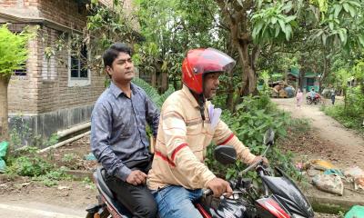 এমপির ফোনে মোটরসাইকেলে ছুটে এলেন ইউএনও