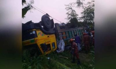 কালিহাতীতে রডবোঝাই ট্রাক উল্টে ১৫ জন নিহত