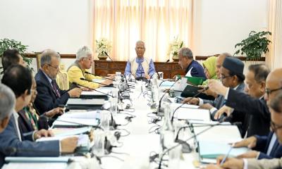 শেষ বেলায় বিদেশিদের সঙ্গে বড় বড় চুক্তি, জনমনে নানা প্রশ্ন