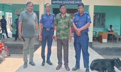 ভারতে যাওয়ার সময় জীবননগরের সাবেক উপজেলা চেয়ারম্যান গ্রেপ্তার
