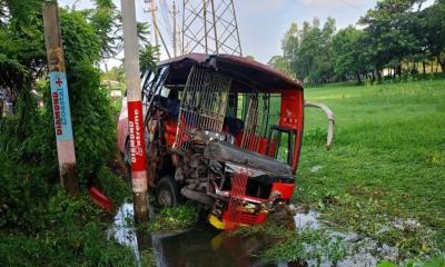 পটিয়ায় বাস-ট্রাক মুখোমুখি সংঘর্ষে প্রাণ গেল চালকের