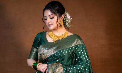 সবুজ বেনারসি ও ভারী গহনায় চমকে দিলেন পরীমণি