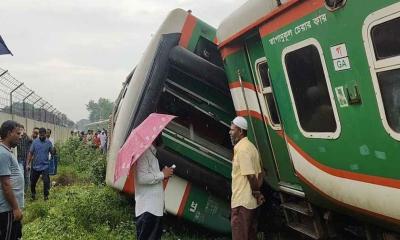লালমনিরহাটে ২ ট্রেনের মুখোমুখি সংঘর্ষ, রেল যোগাযোগ বন্ধ