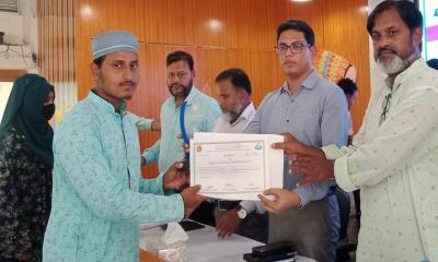 লালপুরে কৃতি শিক্ষার্থীদের মাঝে পুরস্কার বিতরণ