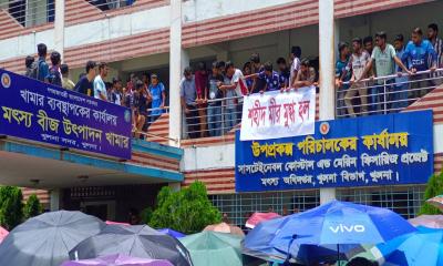 মৎস্য বীজ খামার দখল করে ‘শহীদ মীর মুগ্ধ হল’ ঘোষণা