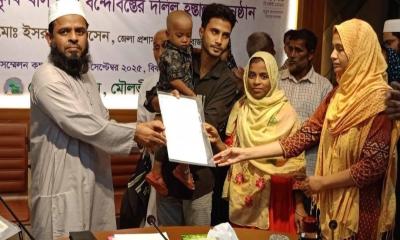 খাসজমি বন্দোবস্তের ৬৭টি দলিল ভুমিহীনদের মাঝে হস্তান্তর