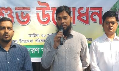 ভোলাহাটে বিনামূল্যে কৃষি প্রণোদনা রাসায়নিক সার ও বীজ বিতরণ