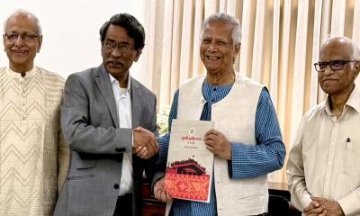 জুলাই সনদ বাস্তবায়নের সুপারিশ ড. ইউনূসের কাছে হস্তান্তর