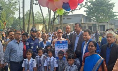 গুরুদাসপুরে প্রাথমিক বিদ্যালয়ে ফিডিং কর্মসূচির উদ্বোধন