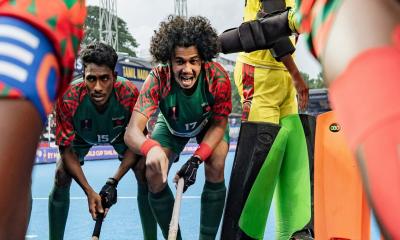 বিশ্বকাপের অভিষেকে লড়াই করে হারল বাংলাদেশ, আমিরুলের হ্যাটট্রিক