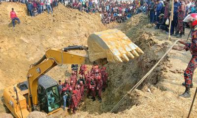 ২৭ ঘণ্টা ধরে উদ্ধারের চেষ্টা, ৪২ ফুট খুঁড়েও সন্ধান মেলেনি শিশুটির