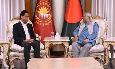 প্রধান উপদেষ্টার সঙ্গে পাকিস্তানের স্পিকারের সাক্ষাৎ