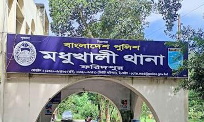 স্বতন্ত্র প্রার্থীর দুই সমর্থককে কুপিয়ে জখম