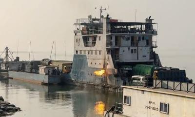 দৌলতদিয়া ফেরিঘাটে রো রো ফেরিতে আগুন