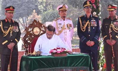 স্মৃতিসৌধের পরিদর্শন বইয়ে যা লিখলেন তারেক রহমান